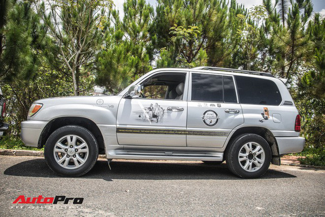 Không phải Rolls-Royce Phantom, đây là bộ đôi xe sang mới đưa đón hoa hậu và á hậu trong Hành trình từ trái tim 2019