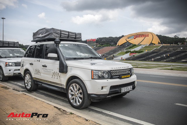Không phải Rolls-Royce Phantom, đây là bộ đôi xe sang mới đưa đón hoa hậu và á hậu trong Hành trình từ trái tim 2019