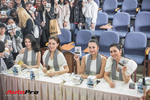 Không phải Rolls-Royce Phantom, đây là bộ đôi xe sang mới đưa đón hoa hậu và á hậu trong Hành trình từ trái tim 2019
