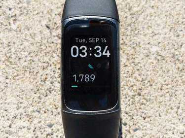 Fitbit đang thêm một trong những tính năng hữu ích nhất của Apple Watch vào Charge 5